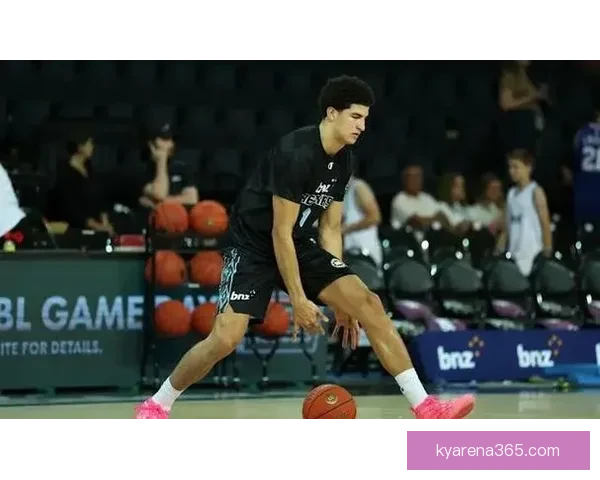 Shams：卡里姆洛佩兹参选有望首轮被选中创造墨西哥裔历史